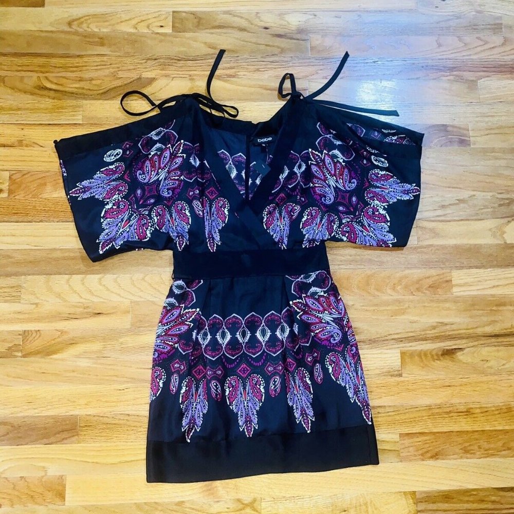 bebe seda dress print lace shoulders out Size S